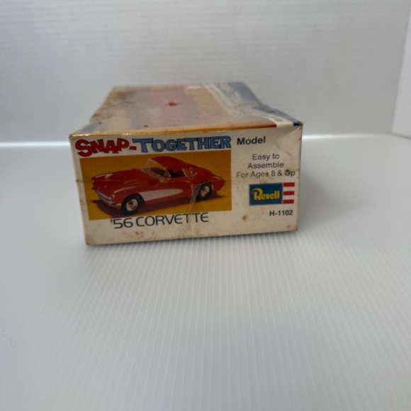 New Revell ‘56 Vette Snap Together Kit #2 Red Corvette 1/32 Scale H-1102 - Picture 3 of 4